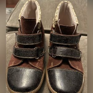 Toddler Girls size 10.5 Panda made in Italy. Dark brown with some embroidery